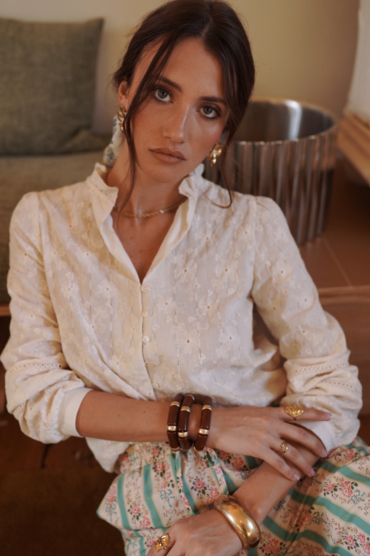 Blouse en coton brodé – Col volanté romantique, 100% coton