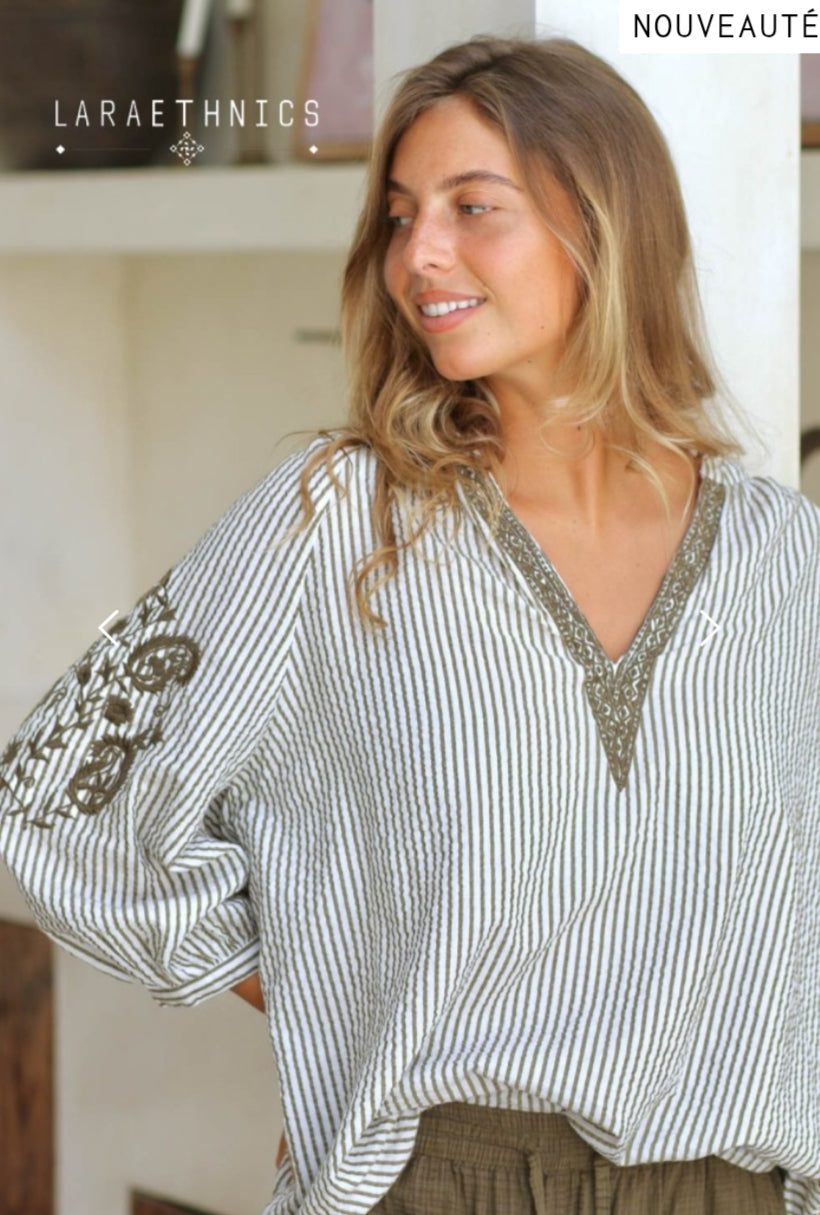 Blouse brodée rayée kaki et blanc