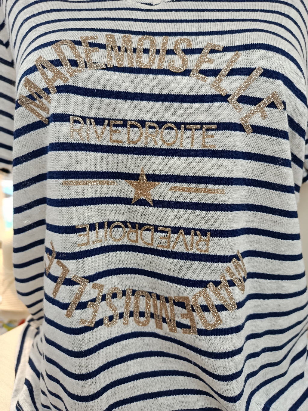 T-shirt Marinière Col V – Inscription Dorée