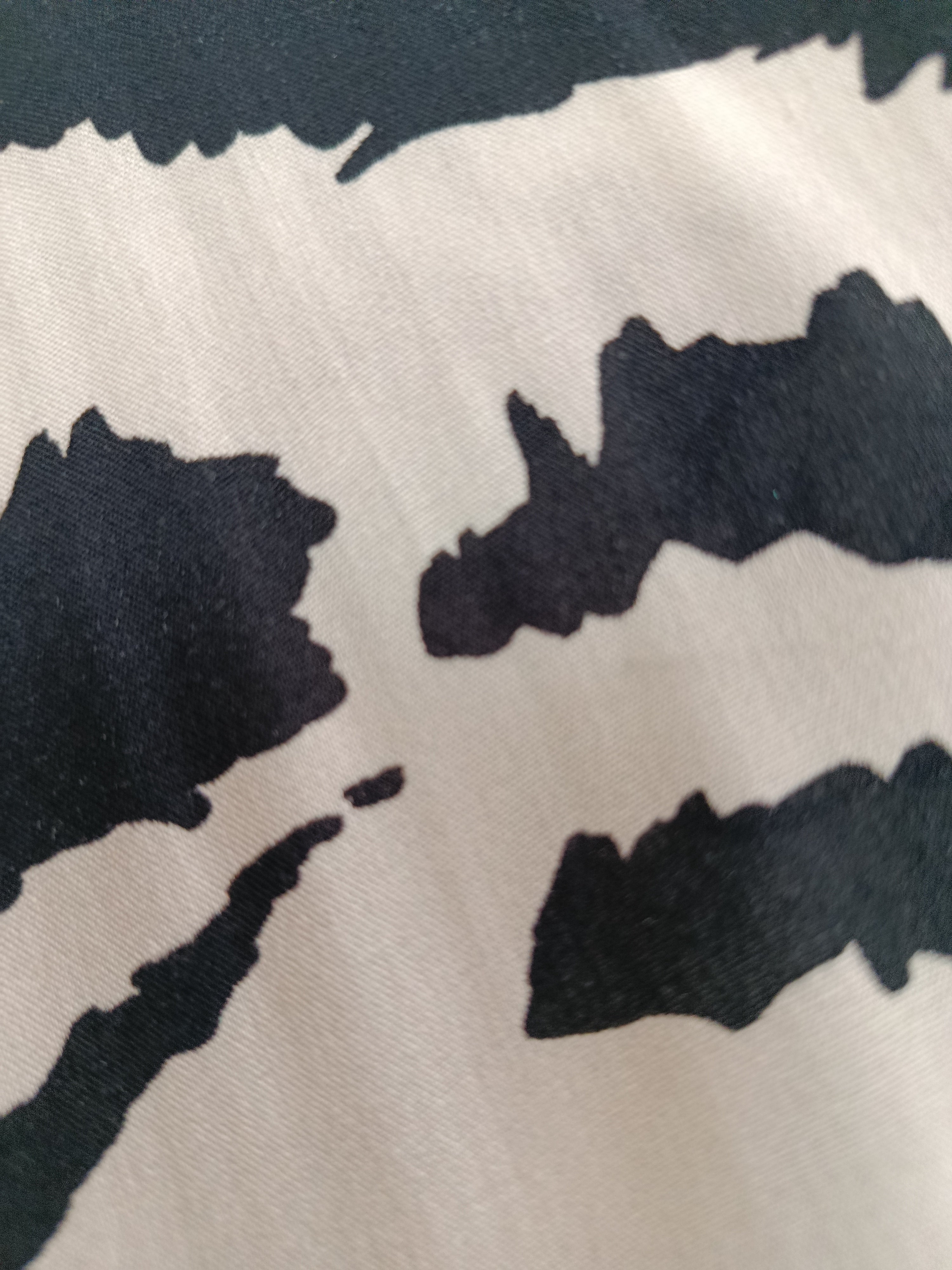 Robe fluide marbrée noir et beige