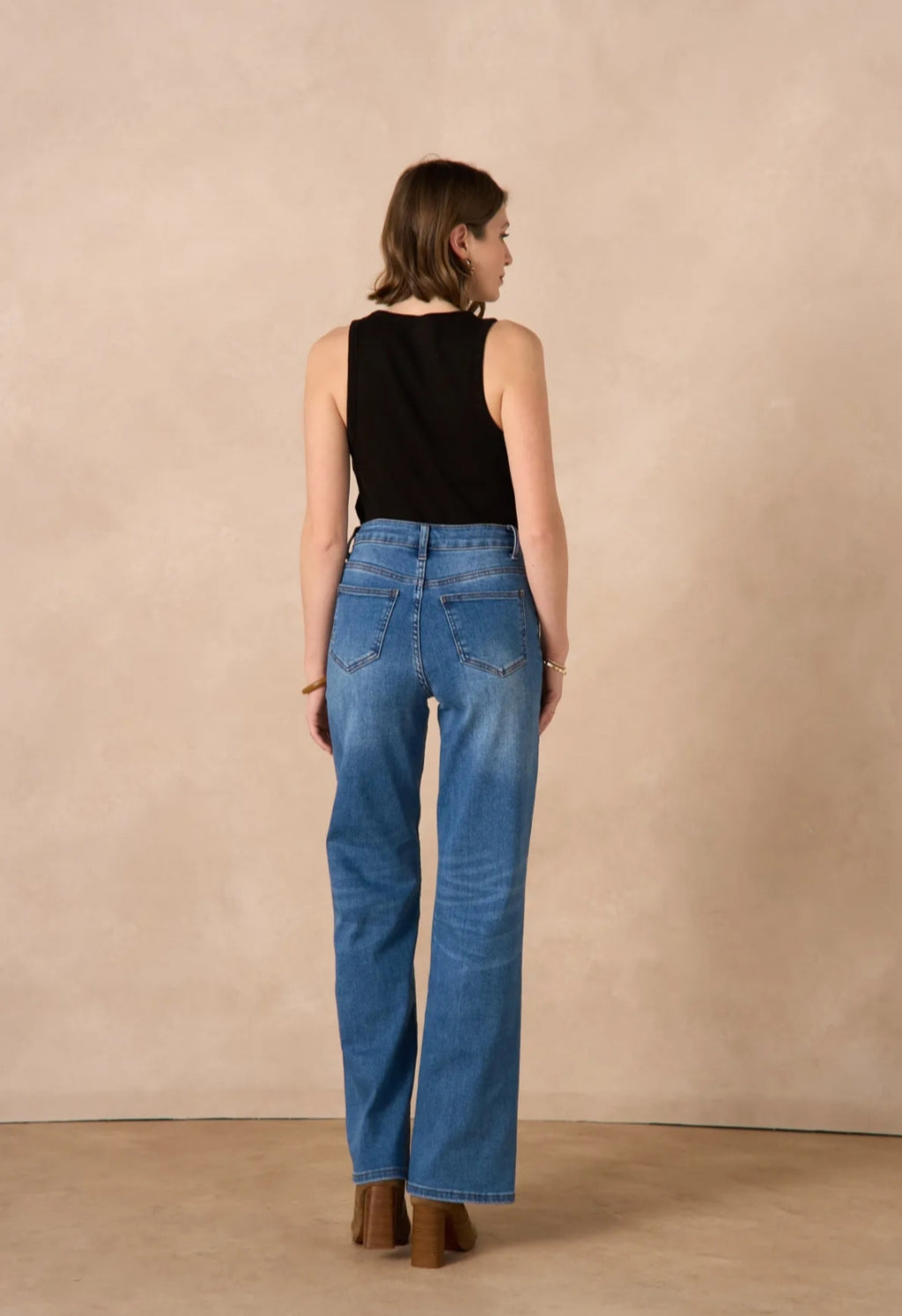 Jean wide leg stretch – Taille haute croisée, coupe ample et confortable
