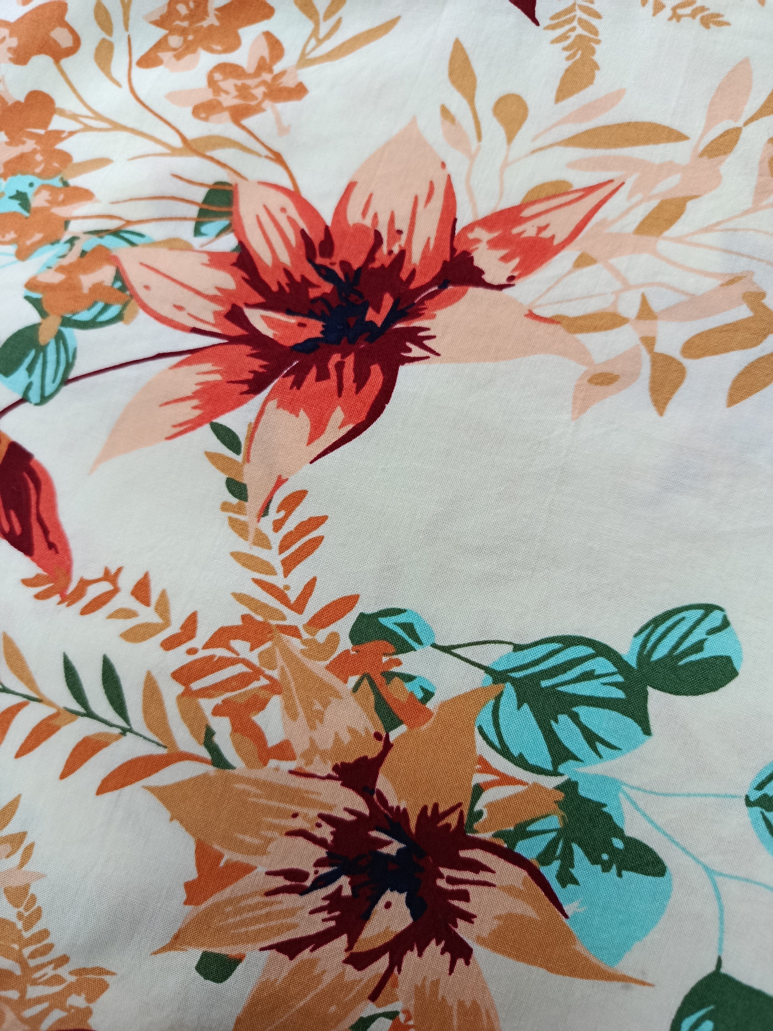 Top Sans Manches Motif Fleuri – Encolure Ouverte Devant & Dos