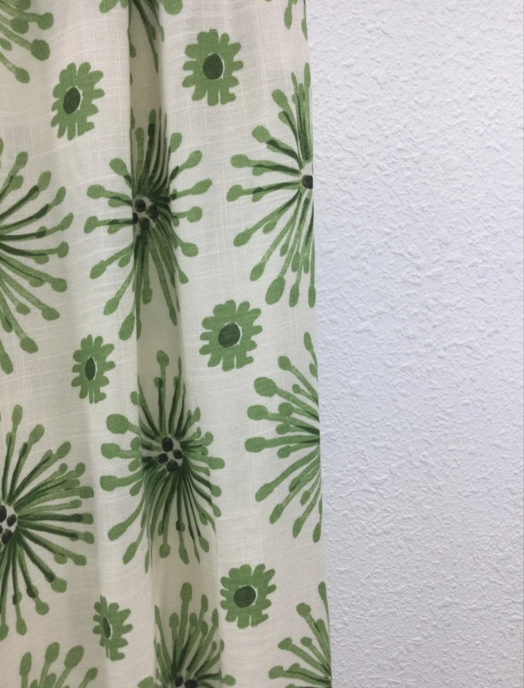 Pantalon imprimé vert – Fluide & ceinturé