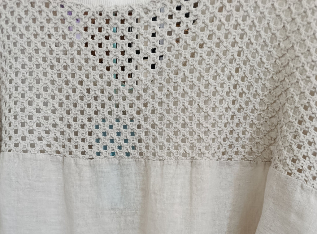 Top en lin fleuri dos crochet