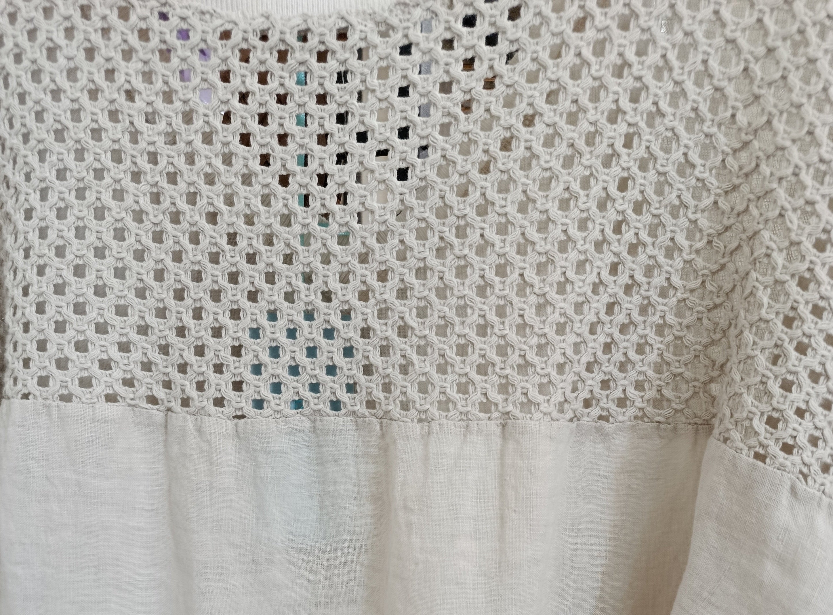 Top en lin fleuri dos crochet