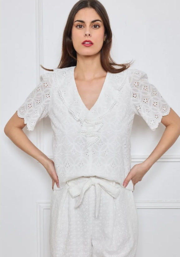 Blouse Brodée Col Volanté – Doublée Devant