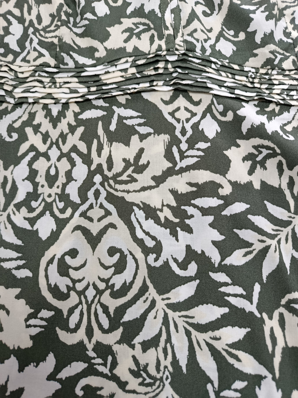 Robe Longue Fendue Viscose – Motif Ethnique Kaki & Beige