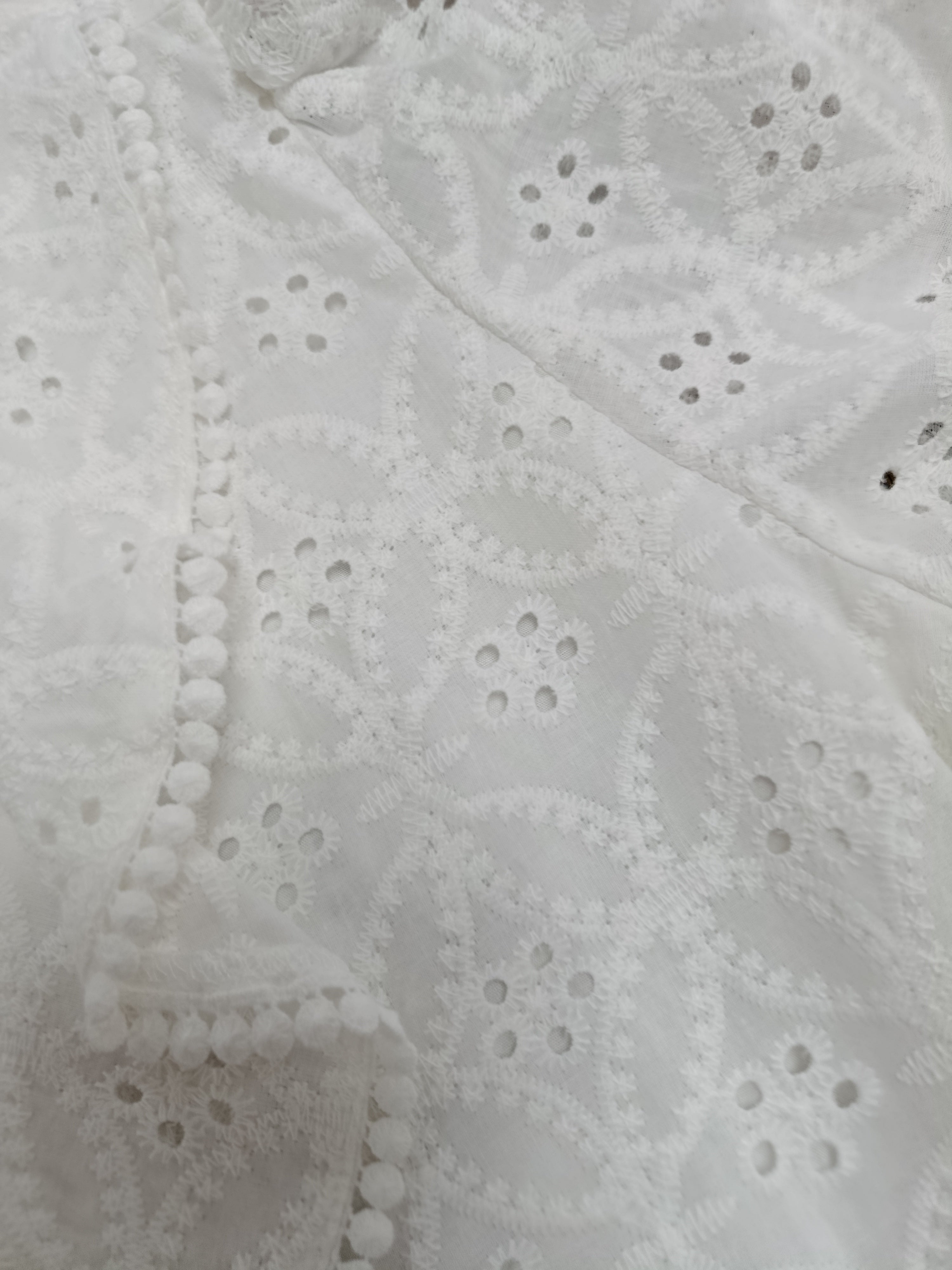 Blouse Brodée Col Volanté – Doublée Devant